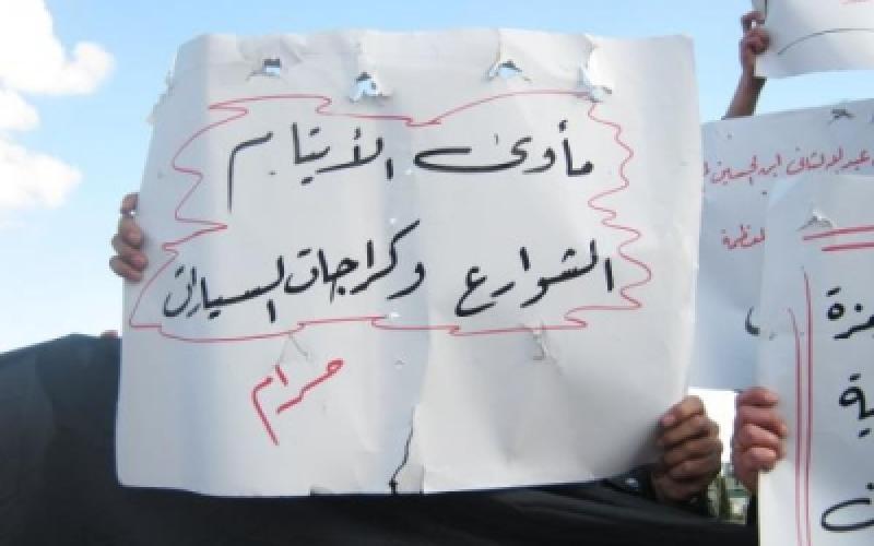 الأيتام يعودون لافتراش الدوار الرابع