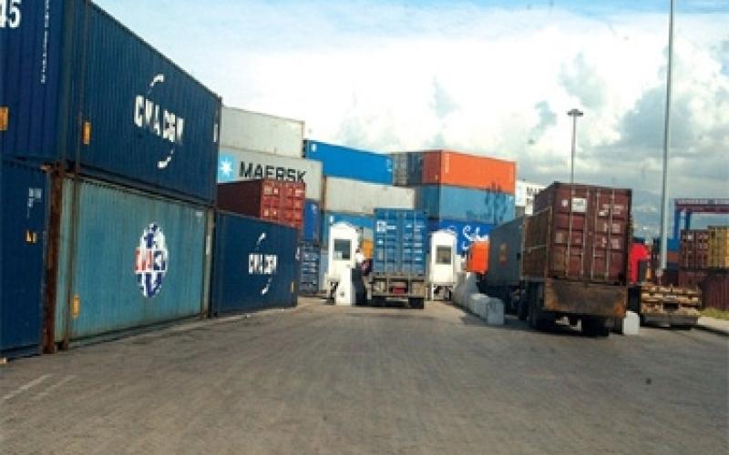 رفع كلف الشحن على التجار نتيجة تعطل المعابر السورية 