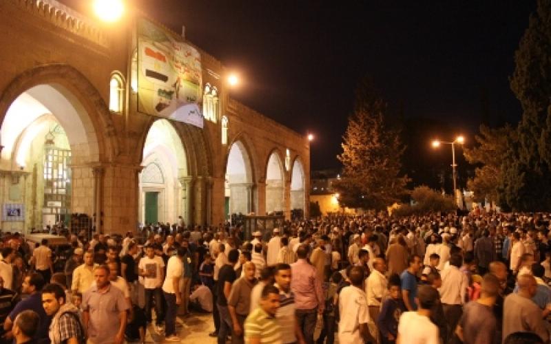 الآلاف يصلون في الأقصى فجر الجمعة اليتيمة.. وتعزيزات أمنية إسرائيلية