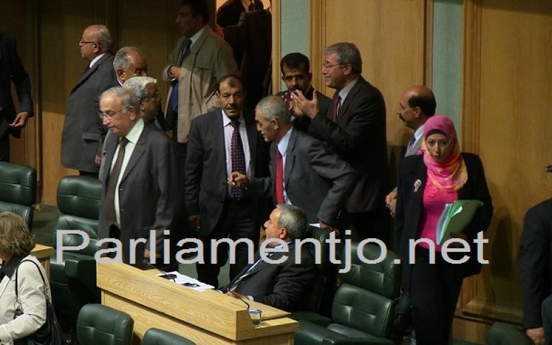 النواب يتراجعون عن منح انفسهم جوازا دبلوماسيا دائما