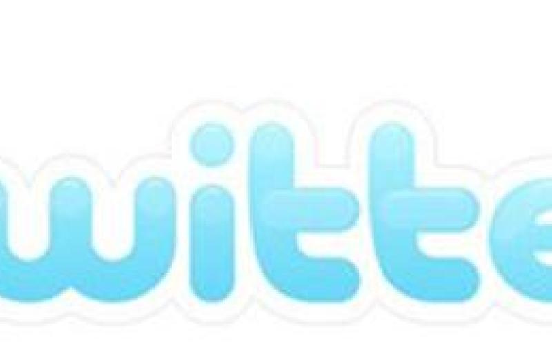 مرسي يغرد لشهداء مصر والشعب السوري 