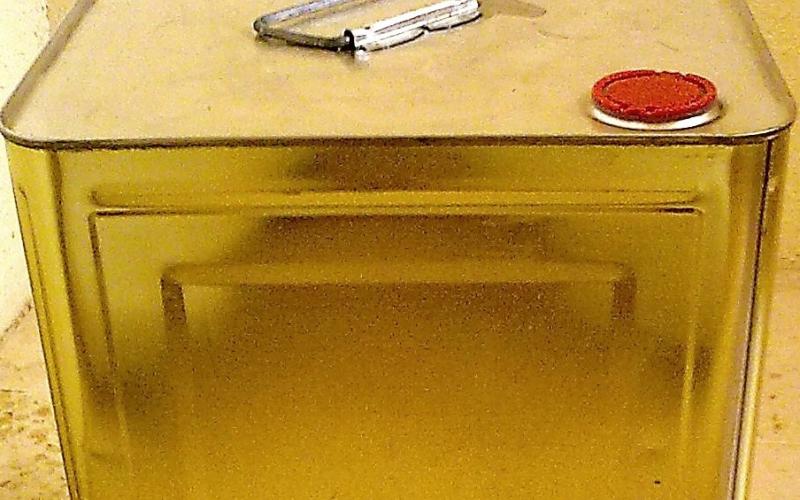 الزيت السوري المهرب يلحق خسائر بالمنتج الاردني 