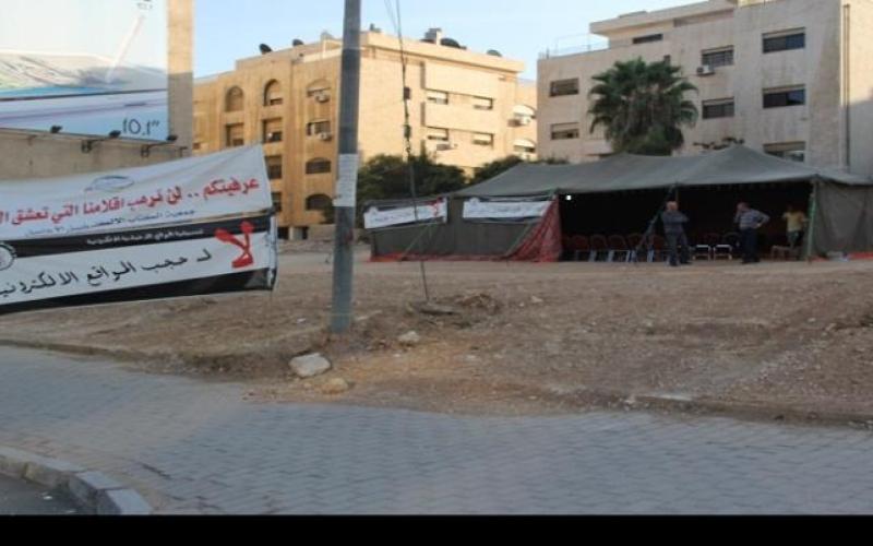 خيمة اعتصام الصحفيين ضد قانون المطبوعات تتواصل حتى اسقاط القانون 