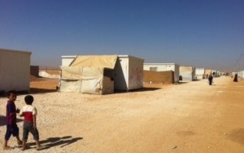 اللاجئون السوريون بحاجة الى 16 الف كرفان 