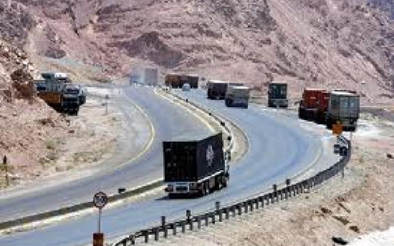 التحقيق مع 61 سوريا تواجدوا في شاحنات على الطريق الصحراوي