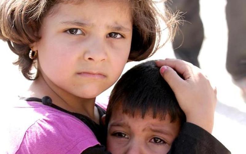 في الزعتري الاطفال يواسون بعضهم - عدسة نادر داود 