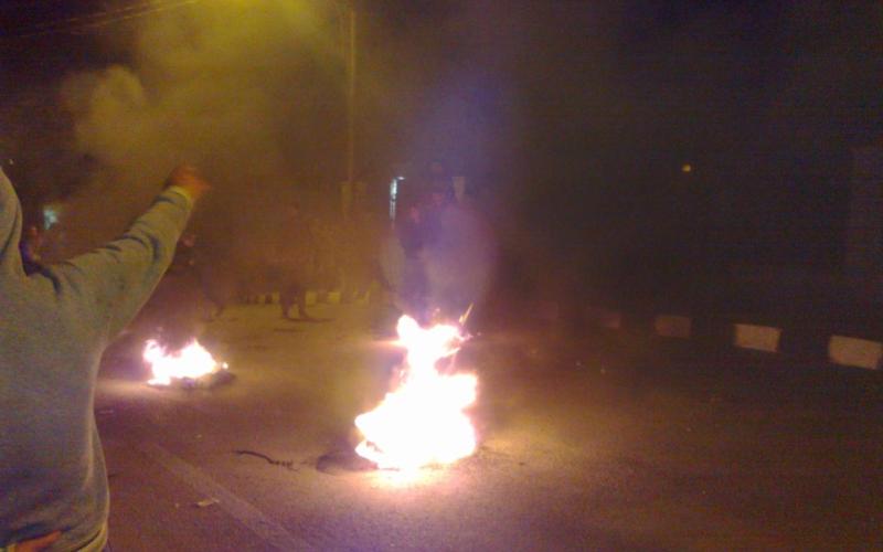 رشق منزل النسور بالحجارة 