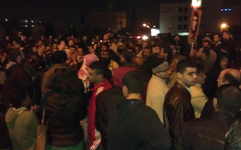 تفريق محتجين في محيط الداخلية بالمياه والغاز وحملة اعتقالات