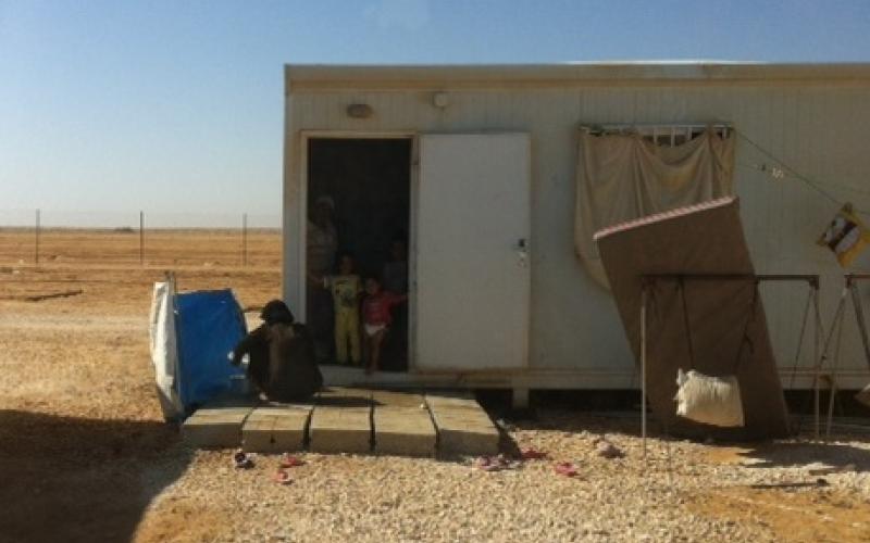 السعودية تباشر تركيب 1500 كرفان في الزعتري 