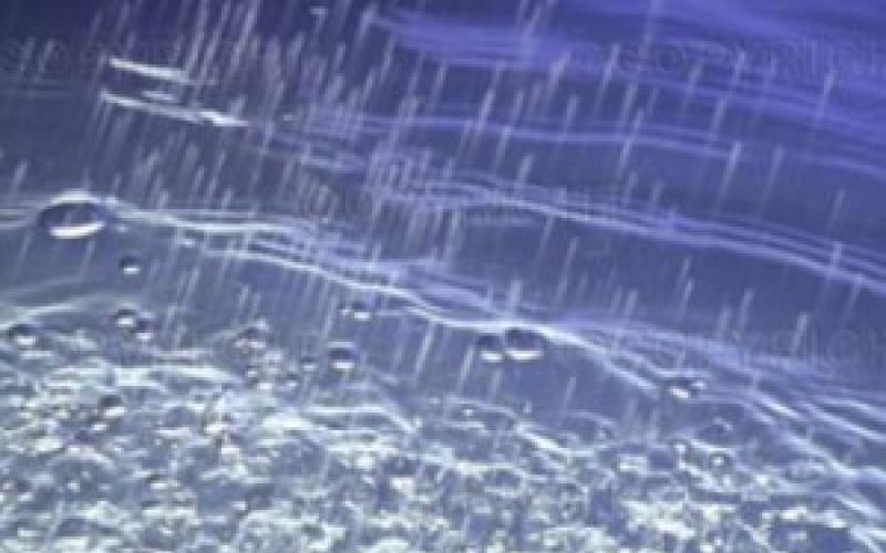 زخات محلية من الأمطار والعظمى في عمان 17 درجة
