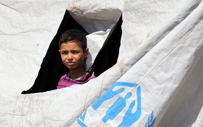 اسرائيليون "يزرعون البسمة" على شفاه اللاجئين في الزعتري!