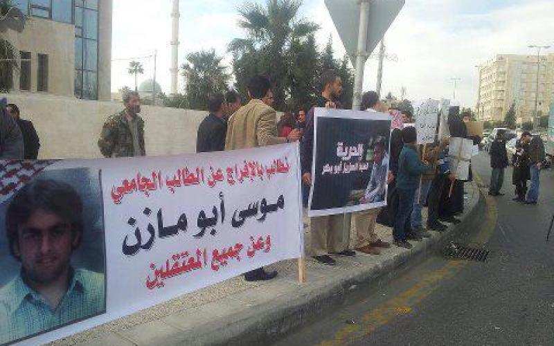 عدد من اهالي معتقلي الاحتجاجات يبدأون اضراباً عن الطعام