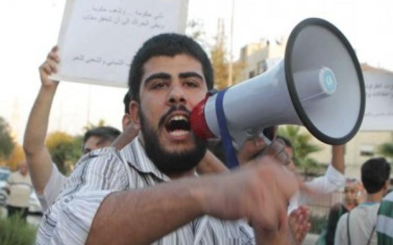 توجيه تهمة مناهضة نظام الحكم للمسامرة 