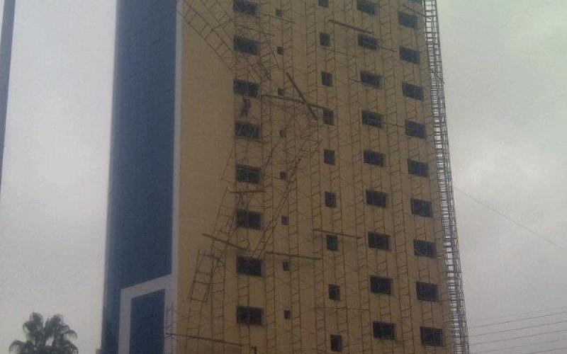 اغلاق دوار الداخلية لإزالة "سقالة" مهددة بالسقوط 