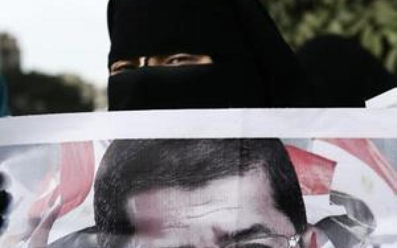  المصريين بالخارج يصوتون على الدستور 