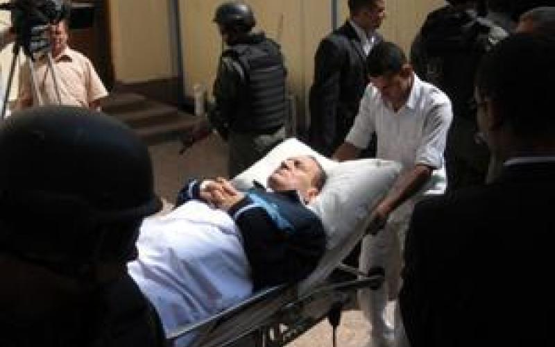 قرار قضائي بإعادة محاكمة مبارك والعادلي
