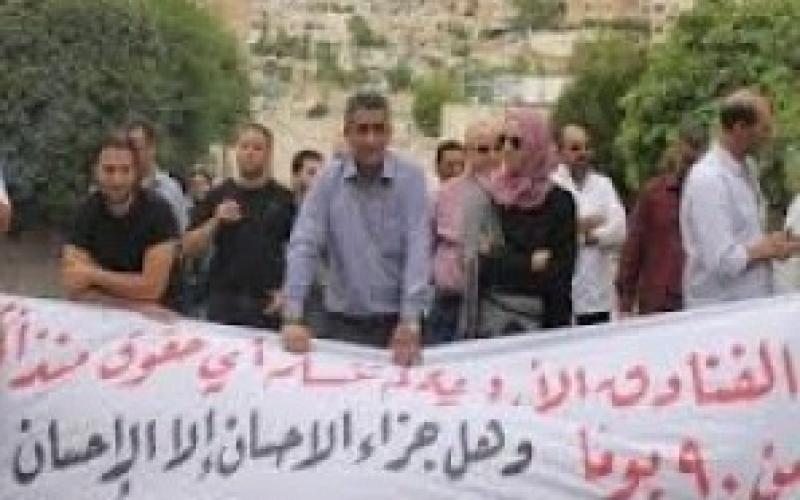 " الشقق الفندقية" يعلقون اعتصامهم امام السفارة الليبية 