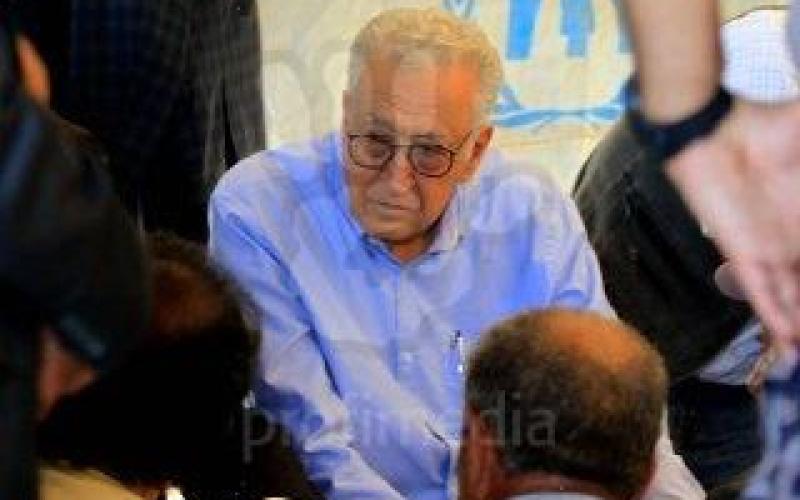 الأخضر الإبراهيمي خلال زيارته للزعتري