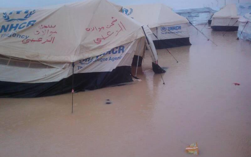 الأمطار نقمة في الزعتري