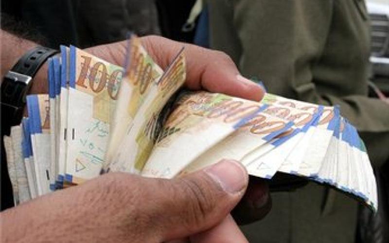 اسرائيل توافق على تحويل اموال الضرائب للسلطة