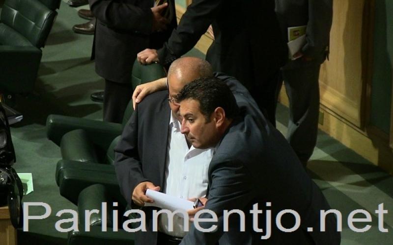 النواب الجدد يرفضون القدامى في مناصب المجلس