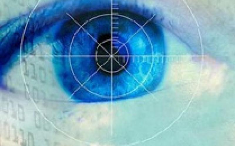 تطبيق بصمة العين على اللاجئين السوريين 