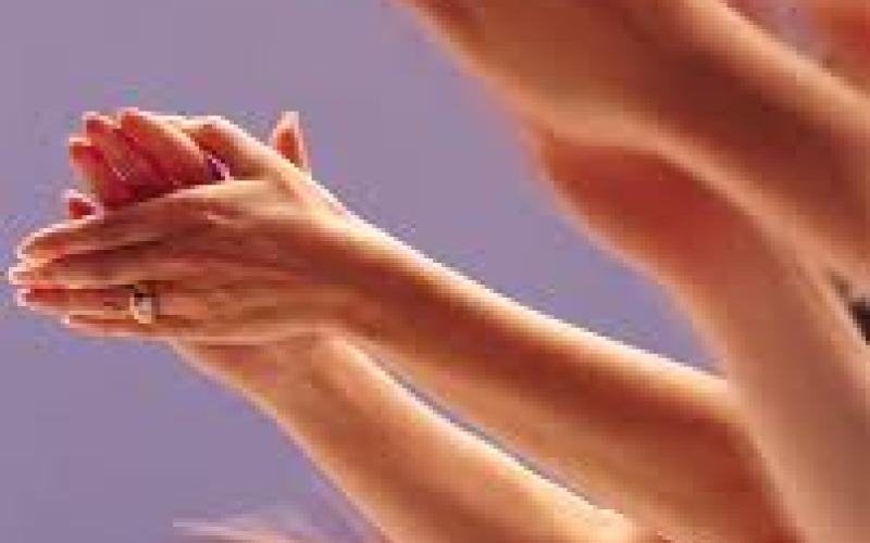 التصفيق بيد واحدة