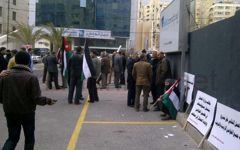 اعتصام امام الكابلات المتحدة للمطالبة بعودة المفصولين 