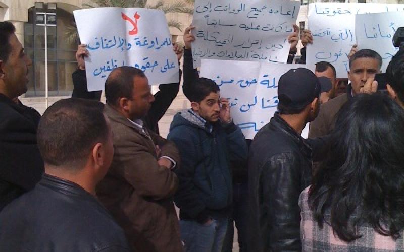 الأمانة تصرف الرواتب وفق الهيكلة الشهر المقبل بعد اعتصام موظفيها- صور