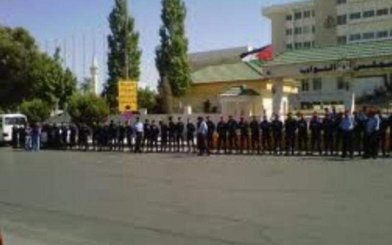 مستقلة الكهرباء تعتصم امام النواب ضد بيع الشركة 