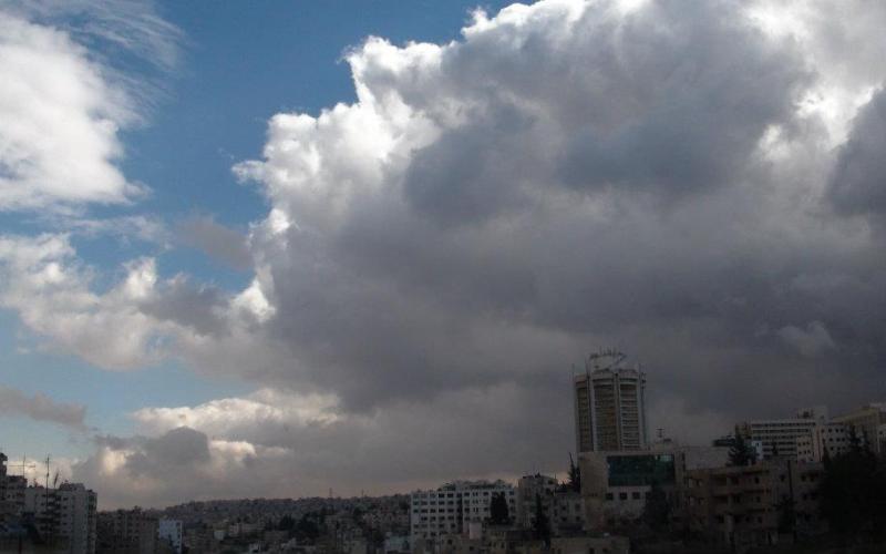 الغيوم تحتل سماء عمّان- عدسة غسان فرج 