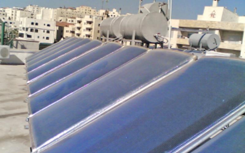 مطالب بإعادة النظر باشتراط السخان الشمسي بإذن الأشغال