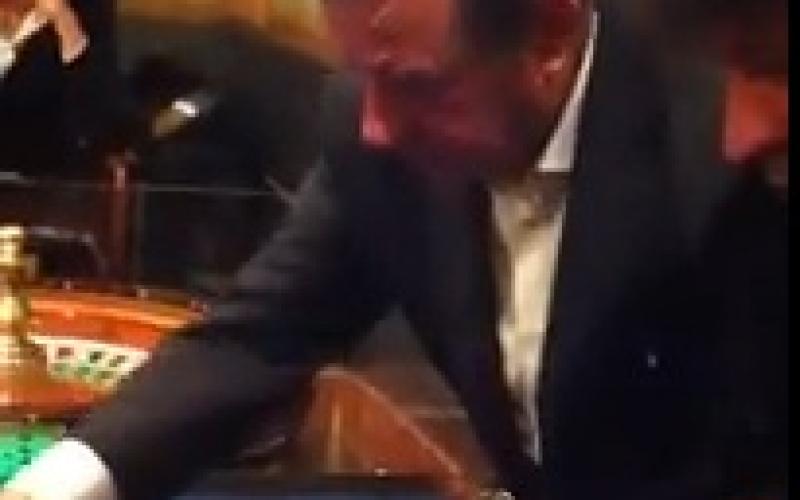 فيديو الدغمي يلعب القمار: من عصير التفاح الى المونوبلي