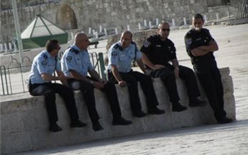 قوات خاصة تقتحم ساحات الاقصى