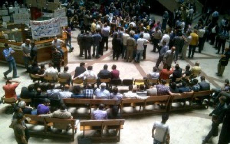 موظفو العدل يرفضون 50 % على حوافزهم