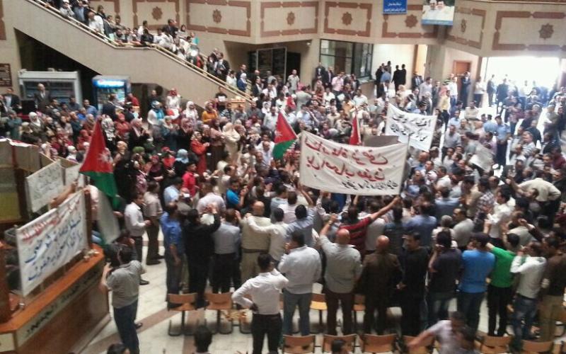 موظفو وزارة العدل المعتصمين