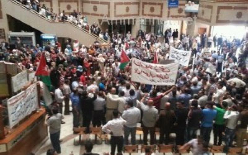 موظفو العدل يرحبون بالمبادرة النيابية