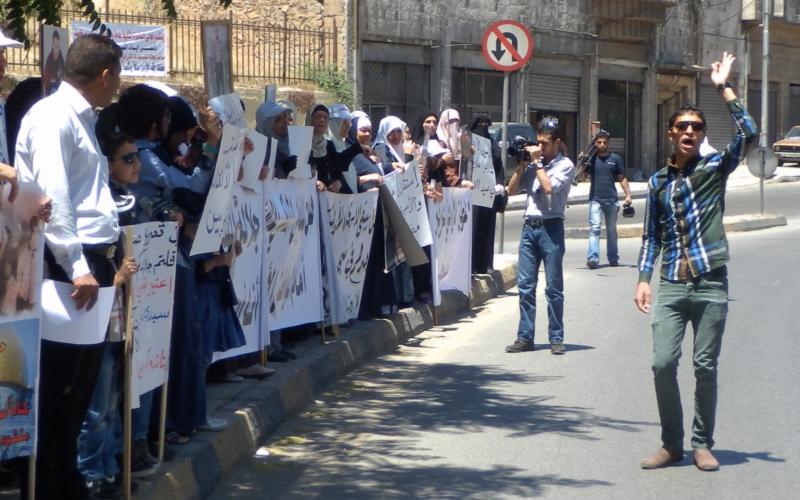 أهالي الأسرى يحملون الملك مسؤولية اضراب الأسرى- فيديو وصور