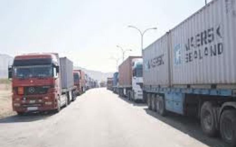 أزمة البرادات تشعل الخلاف بين تجار الخضار وهيئة تنظيم قطاع النقل