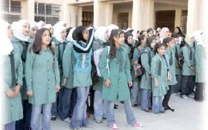 متحرشون يحولون حياة طالبات مدارس في الزرقاء الى جحيم- صوت