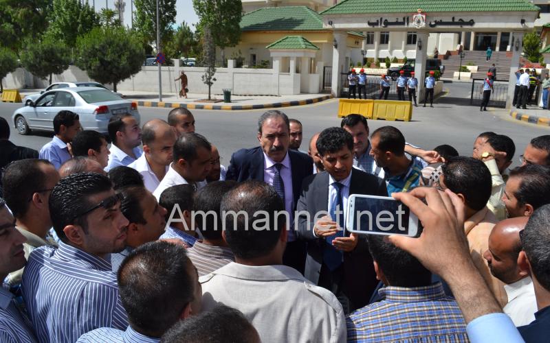 المواقع تتلقى وعوداً نيابية باعادة النظر بالمطبوعات والنشر