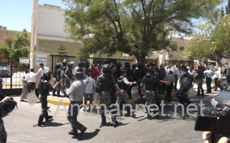 محاولة قوات الدرك لفض اعتصام متضرري "أورنج"