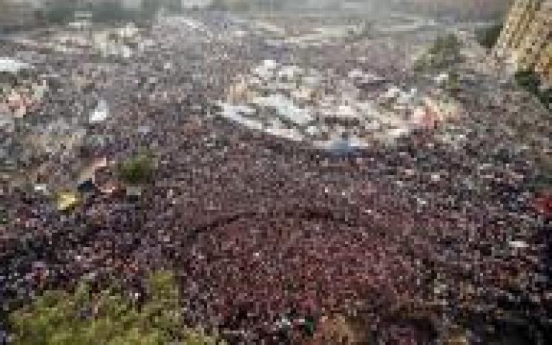 مصر: خارطة العسكري تعلق الدستور وتحل البرلمان