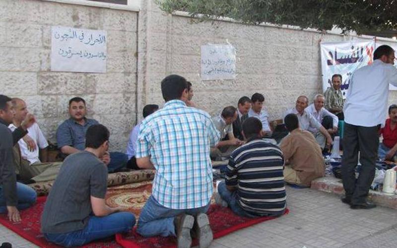نقل 5 ناشطين مضربين عن الطعام في اربد الى المستشفى