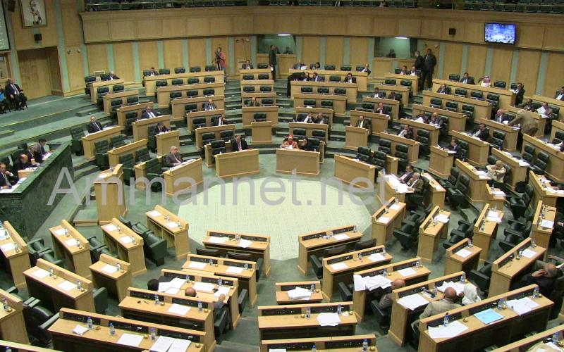 30 نائباً يساندون عمال التحميل والتنزيل في جمرك عمان