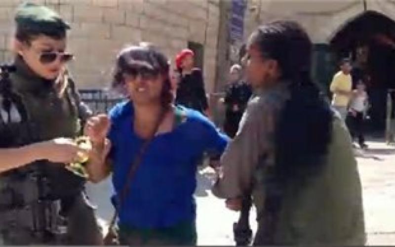 الاحتلال يبعد متضامنة كندية اعتقلها في الخليل