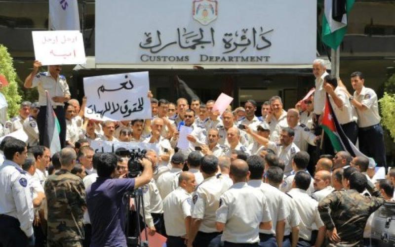مليون دينار يوميا.. خسائر مكاتب التخليص بسبب إضراب الجمارك