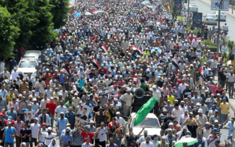 تأجيل فض اعتصامات مؤيدي مرسي وتجديد حبسه