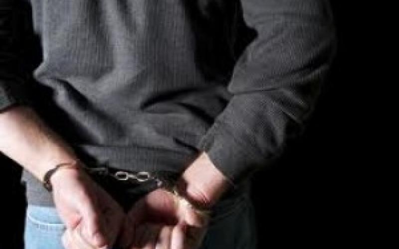 تهمة القتل العمد لقاتل والدته وشقيقيه