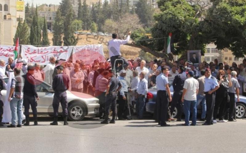 اعتصام "متضرري الخصخصة" أمام النواب- عدسة أحمد أبو حمد